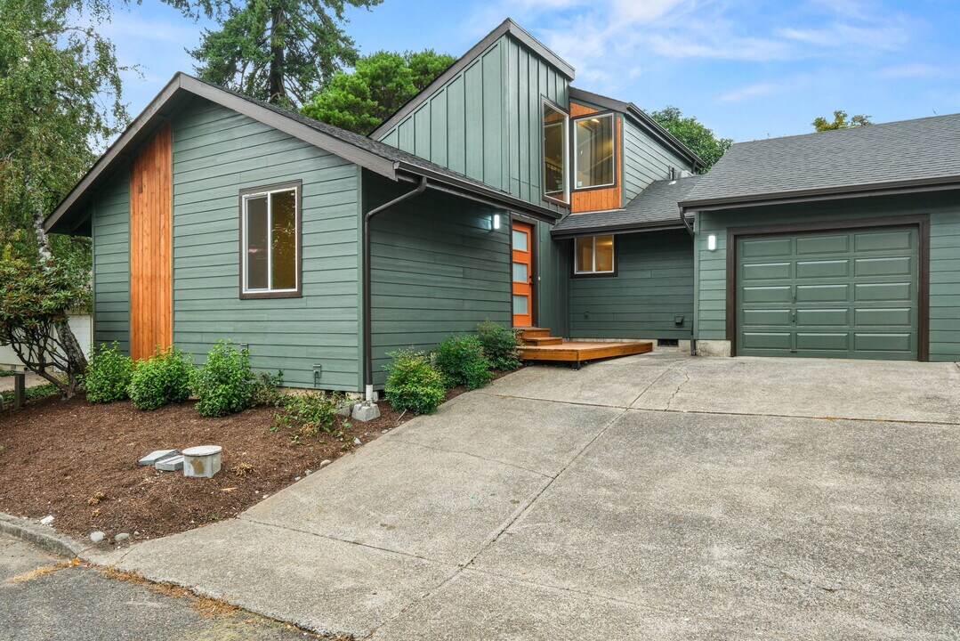 8027 SW 103rd Ave in Beaverton, OR - Building Photo