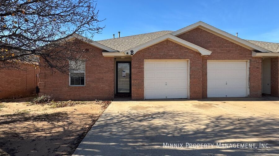 9704 Avenue U-Unit -B in Lubbock, TX - Building Photo