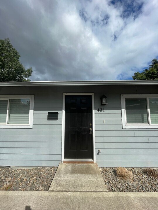127 Whitman St S in Monmouth, OR - Building Photo