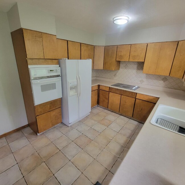 925 Madison St in Vermillion, SD - Building Photo - Building Photo