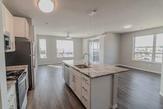 Oak Ridge at University Park Senior Apartments in Madison, WI - Foto de edificio - Building Photo