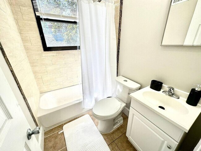 236 W Walnut Ln-Unit -ID1029034P in Philadelphia, PA - Building Photo - Building Photo