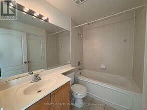 21 Hillcrest Ave in Toronto, ON - Building Photo - Building Photo