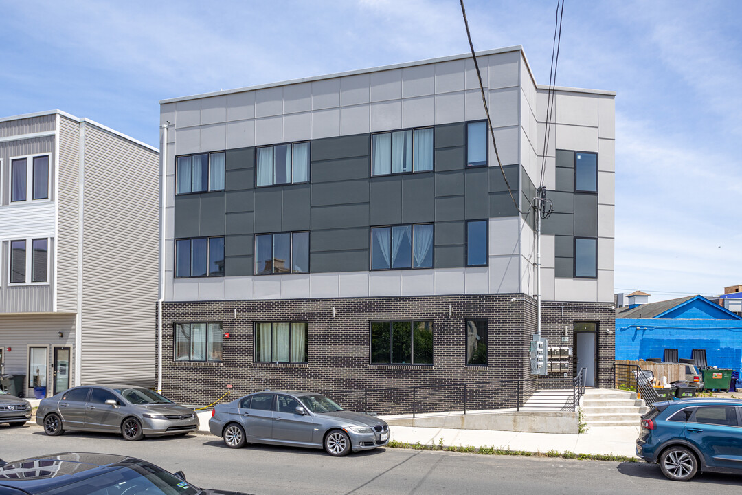 1633 Point Breeze Ave in Philadelphia, PA - Building Photo