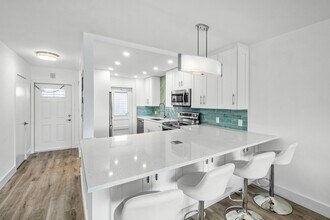 698 NE Spanish River Blvd, Unit 14 in Boca Raton, FL - Building Photo - Building Photo