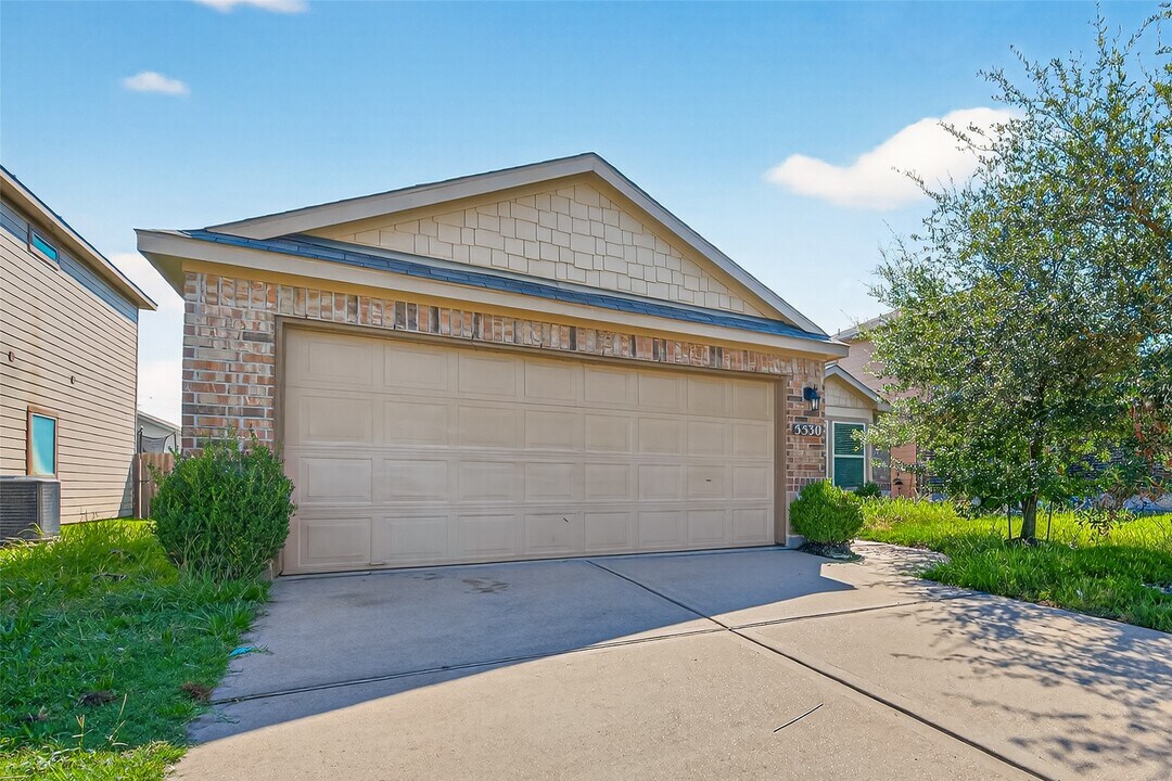5530 Casa Calvet Dr in Katy, TX - Building Photo