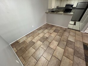 9070 Spring Mountain Rd in Las Vegas, NV - Building Photo - Building Photo