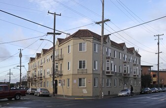 The Kensington Plaza in Oakland, CA - Foto de edificio - Building Photo