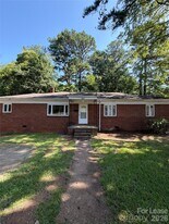 1441 Goodwin Ave in Charlotte, NC - Building Photo