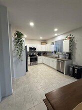 3235 NW 31st Ter in Oakland Park, FL - Foto de edificio - Building Photo