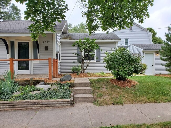 2317 Coit Ave NE in Grand Rapids, MI - Building Photo - Building Photo