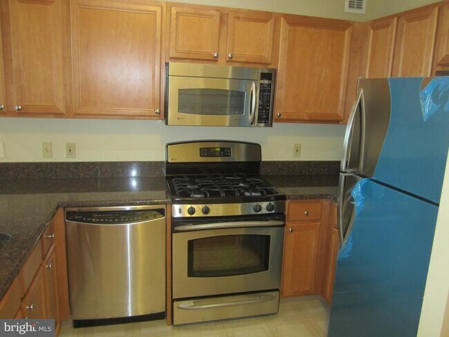 7111 Woodmont Ave in Chevy Chase, MD - Building Photo - Building Photo