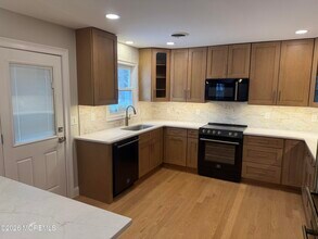 8A Canton Dr in Manchester Township, NJ - Building Photo - Building Photo