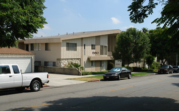 560 E Providencia Ave in Burbank, CA - Building Photo - Building Photo