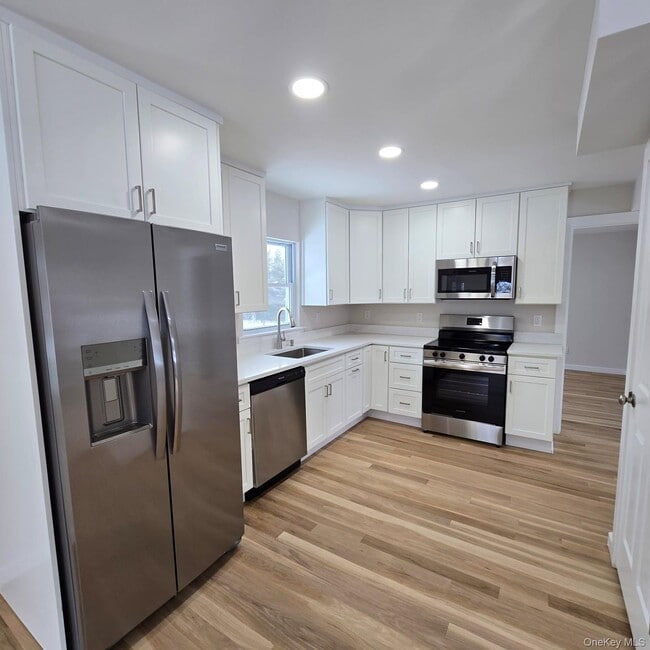 37 Gould Rd in Centereach, NY - Building Photo - Building Photo