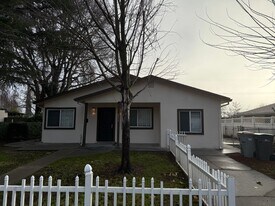 2313 Manchester St in West Sacramento, CA - Building Photo