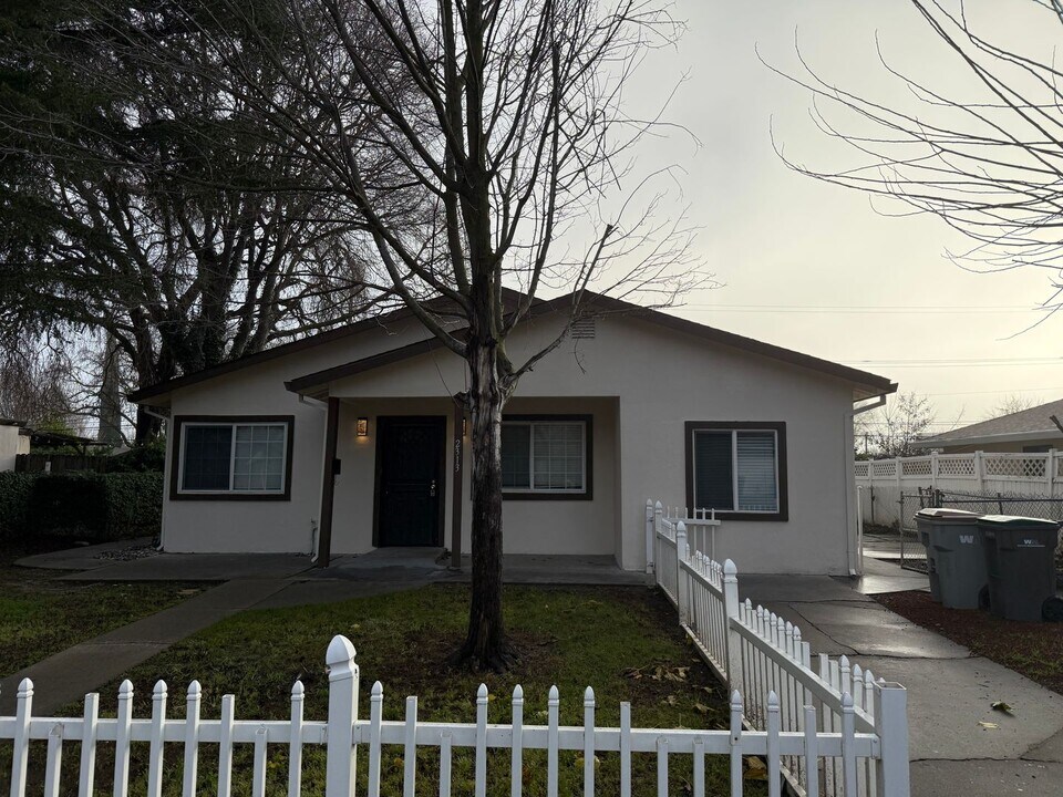 2313 Manchester St in West Sacramento, CA - Building Photo