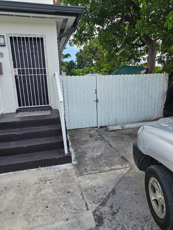 1388 NW 28th St in Miami, FL - Building Photo - Building Photo