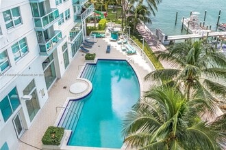 650 West Ave, Unit 2406 in Miami Beach, FL - Building Photo - Building Photo