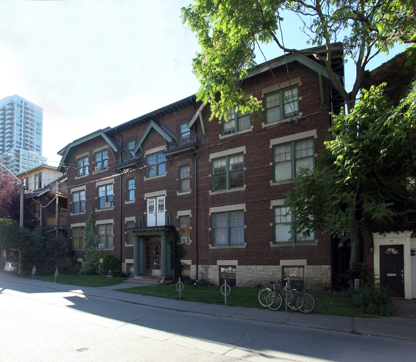 Glendale Manor in Toronto, ON - Building Photo