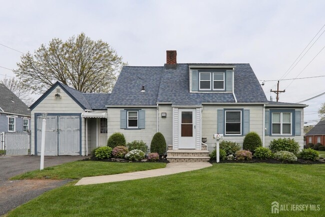 property at 2 Mohawk Dr