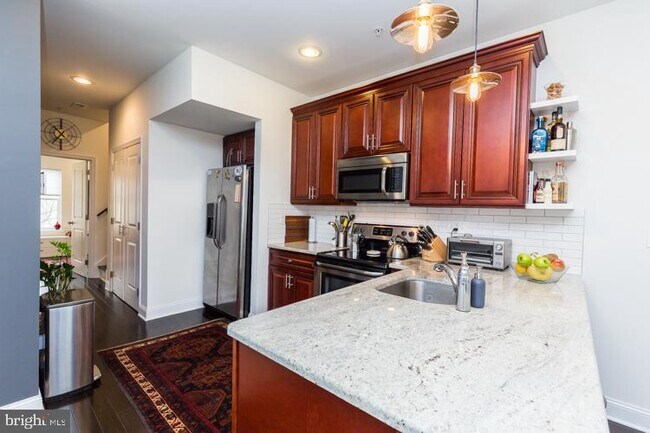 2115 Carpenter St, Unit 2 in Philadelphia, PA - Building Photo - Building Photo