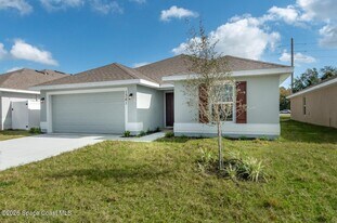 1361 Tupelo Cir in Cocoa, FL - Building Photo