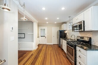 244 Sycamore St, Unit 244 Sycamore St, Apt 1 in Watertown, MA - Foto de edificio - Building Photo