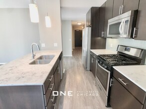 153 N Desplaines St-Unit -3 in Chicago, IL - Building Photo - Building Photo