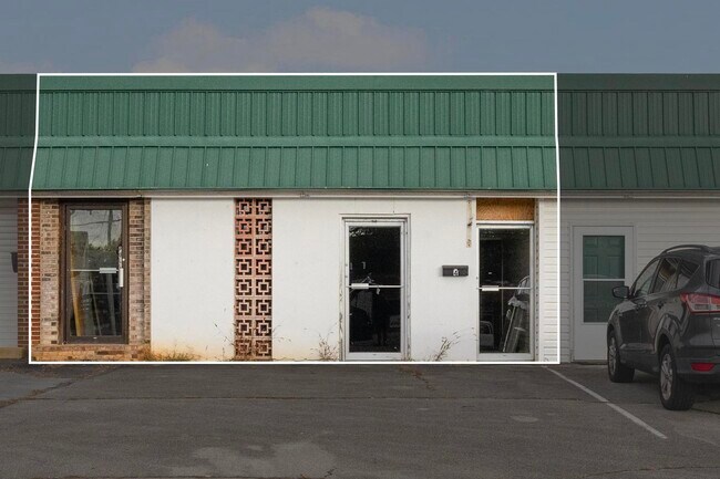 property at 2908 Bloomingdale Rd