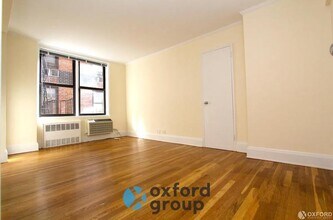 239 W 13th St in New York, NY - Building Photo - Building Photo