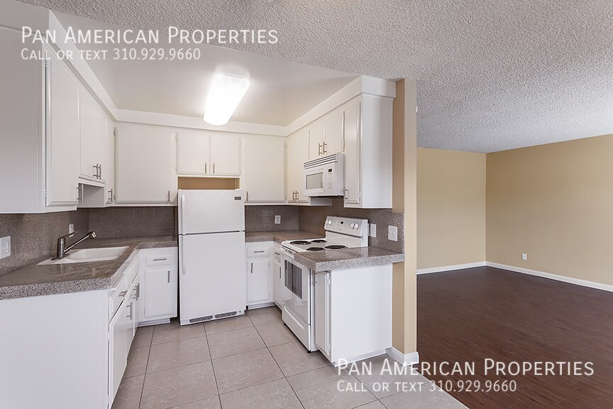 320 S 1st Ave in Covina, CA - Building Photo
