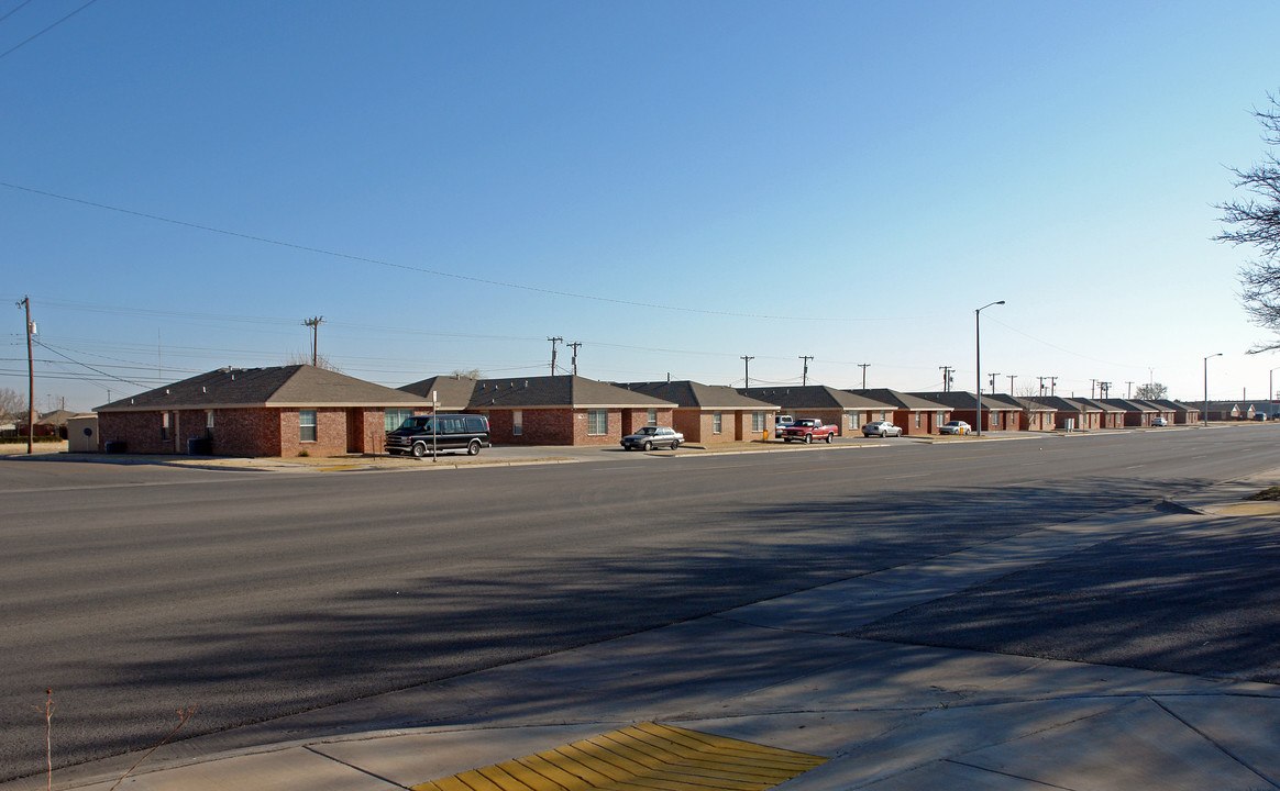 Willow Bend in Lubbock, TX - Building Photo