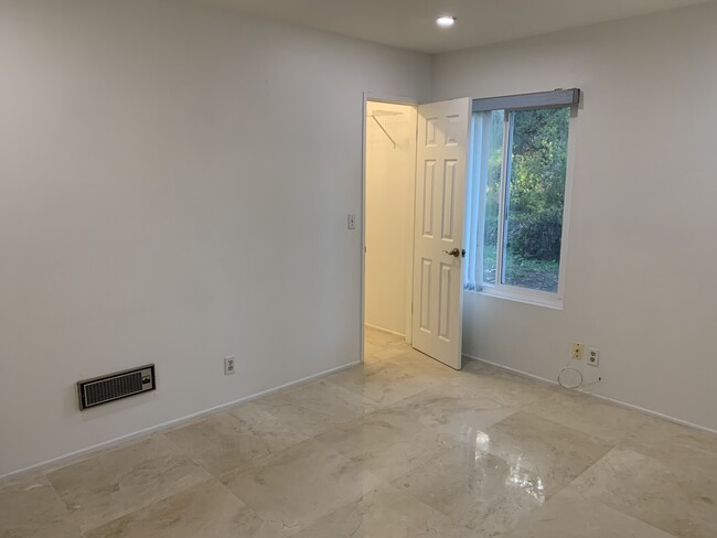 29 Dearborn Pl, Unit 7 in Goleta, CA - Building Photo - Building Photo