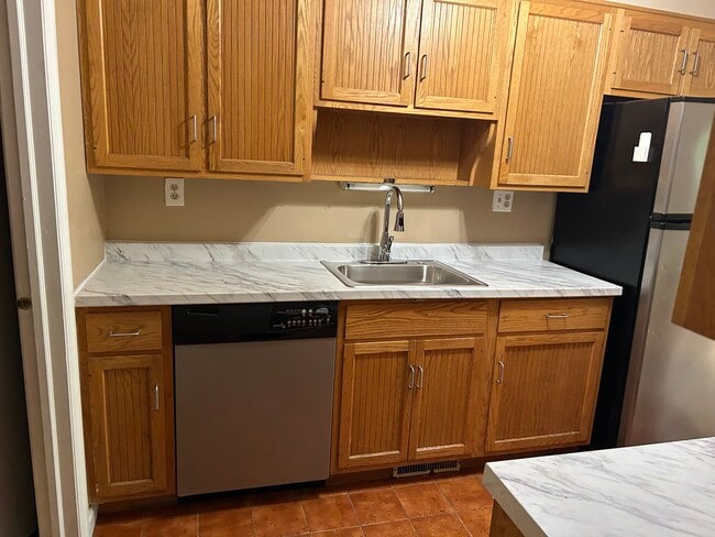 11 Sunstone Dr in Poughkeepsie, NY - Foto de edificio - Building Photo