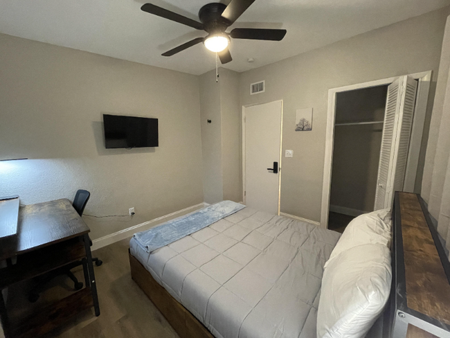 321 E 4th St in Chuluota, FL - Building Photo - Building Photo
