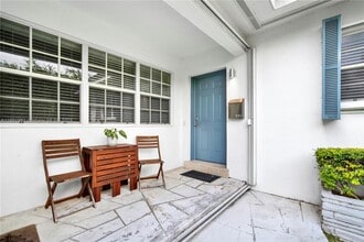 331 Santander Ave in Coral Gables, FL - Building Photo - Building Photo