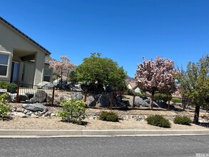 2135 Kingman Ct in Reno, NV - Building Photo - Building Photo