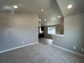 2584 NW Teak Ave in Redmond, OR - Building Photo - Building Photo