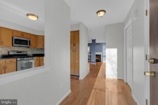 20888 Sandstone Square in Sterling, VA - Building Photo