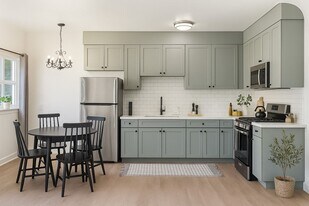 ONE MONTH FREE! Enjoy a LOOK & LEASE special of $500! in Los Angeles, CA - Building Photo