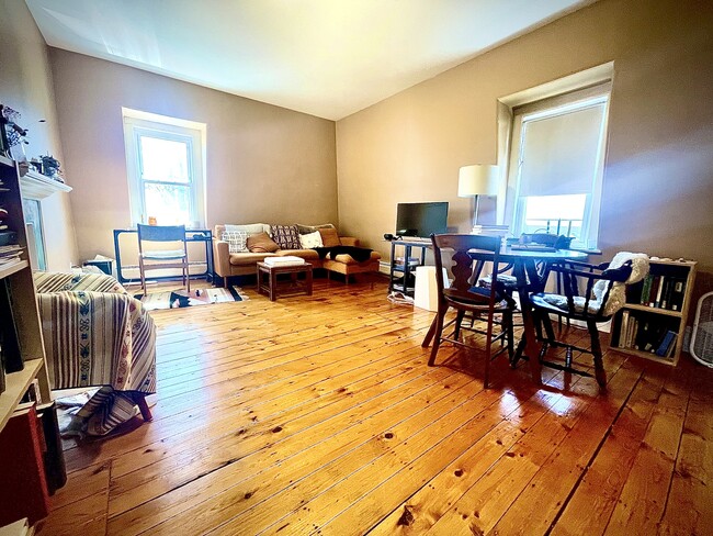 14 Phillips St, Unit 3 in Watertown, MA - Building Photo - Building Photo