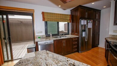 3825 Caminito Litoral in San Diego, CA - Building Photo - Building Photo