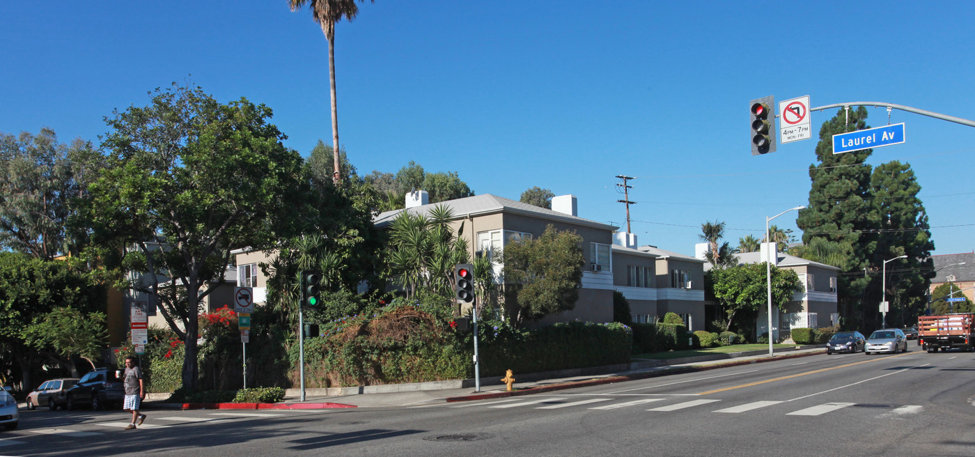 8000-8022 Fountain Ave in West Hollywood, CA - Foto de edificio