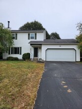 1171 Laural Ln in Ballston Spa, NY - Foto de edificio - Building Photo