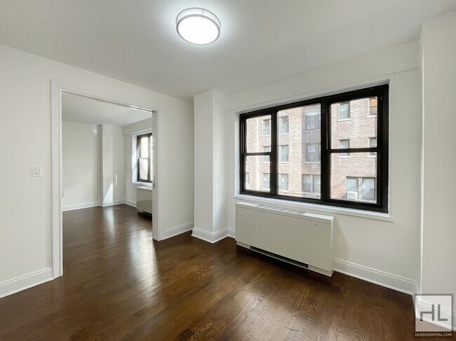 EAST 56 STREET in New York, NY - Building Photo - Building Photo