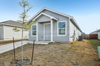 7228 Pasture Run in San Antonio, TX - Building Photo - Building Photo