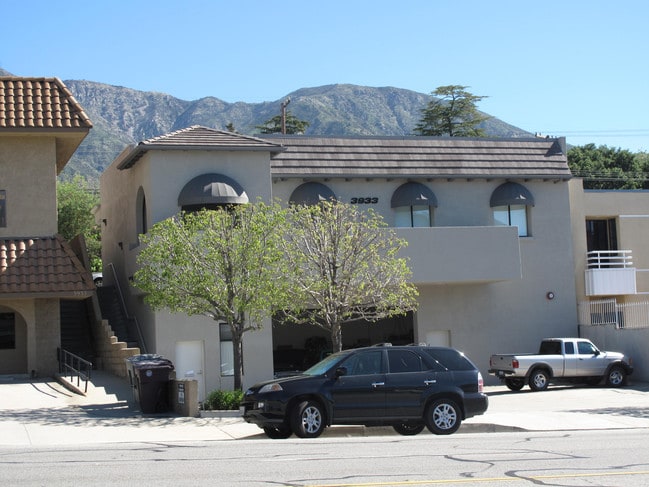 3933 Foothill Blvd