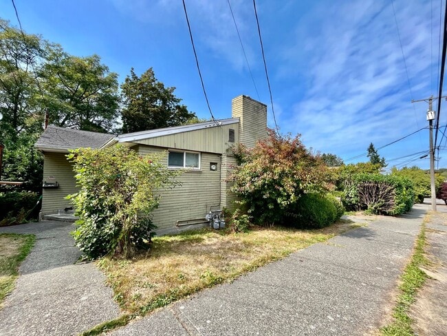 4205 34th Ave W, Unit 4205.5