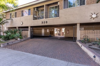 320 E Del Mar Blvd in Pasadena, CA - Building Photo - Building Photo